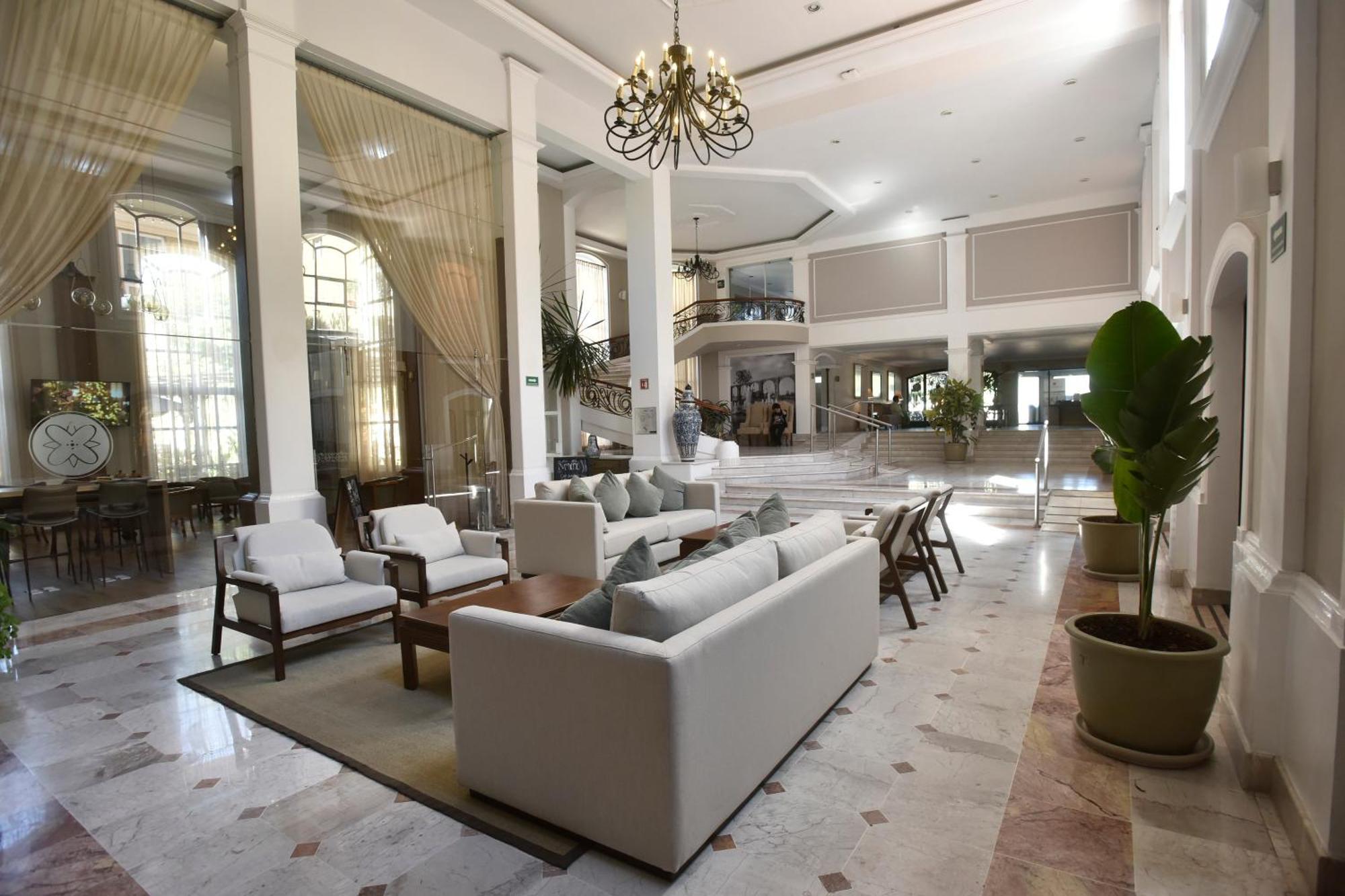 Plaza Camelinas Hotel Querétaro Exterior foto